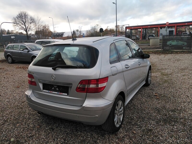 Photo 2 - Mercedes-Benz B 200 2005 y Van