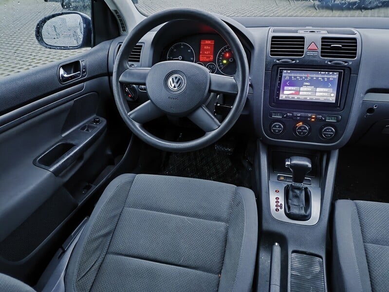 Photo 9 - Volkswagen Golf 2005 y Hatchback