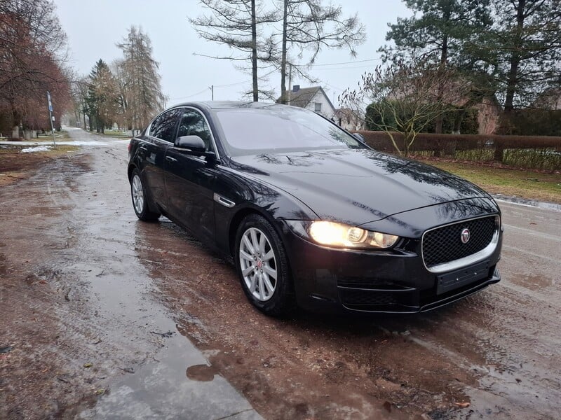 Photo 2 - Jaguar XE 2015 y Sedan