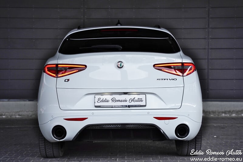 Фотография 8 - Alfa Romeo Stelvio Veloce 2022 г