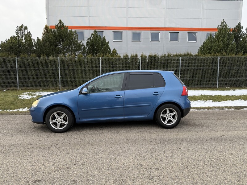 Photo 2 - Volkswagen Golf 2004 y Sedan