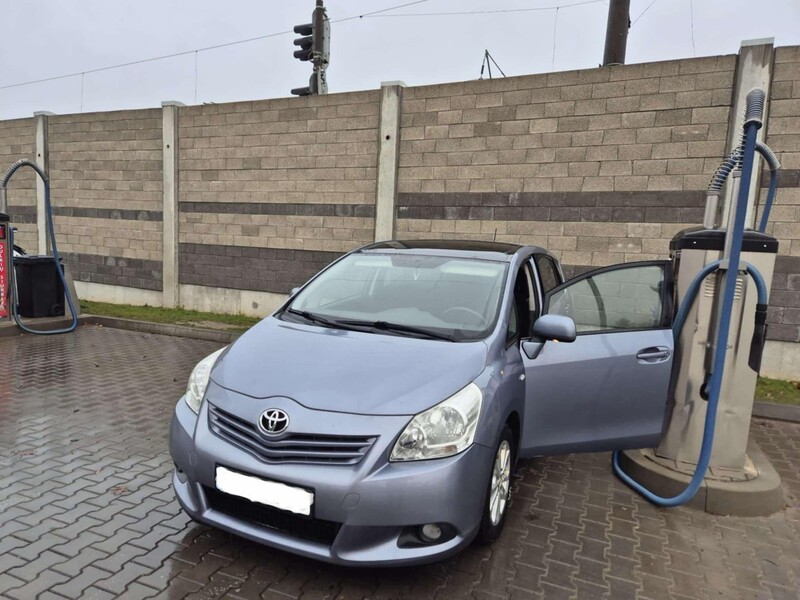 Photo 1 - Toyota Verso 2011 y Van