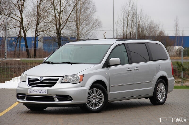 Фотография 1 - Lancia Voyager 2012 г Минивэн