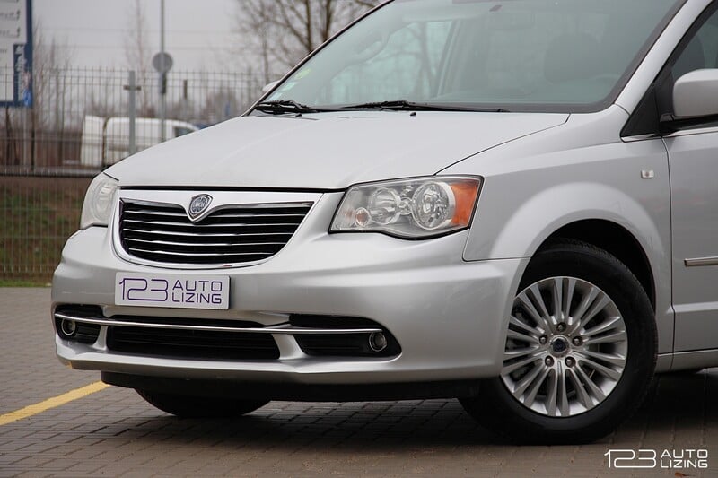 Фотография 2 - Lancia Voyager 2012 г Минивэн