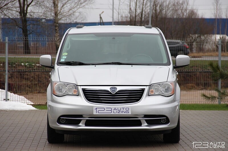 Фотография 3 - Lancia Voyager 2012 г Минивэн