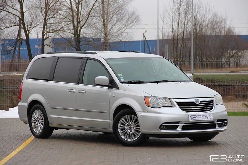 Фотография 4 - Lancia Voyager 2012 г Минивэн