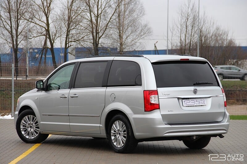 Фотография 6 - Lancia Voyager 2012 г Минивэн