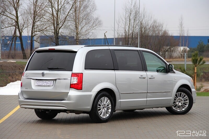 Фотография 8 - Lancia Voyager 2012 г Минивэн