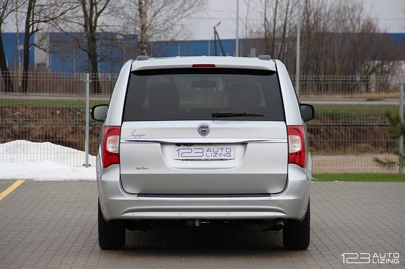 Фотография 9 - Lancia Voyager 2012 г Минивэн