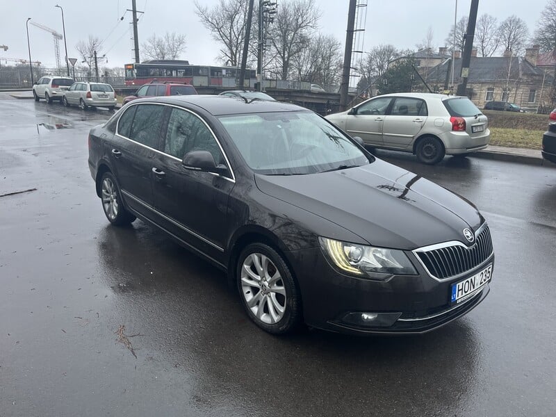 Photo 1 - Skoda Superb 2015 y Sedan