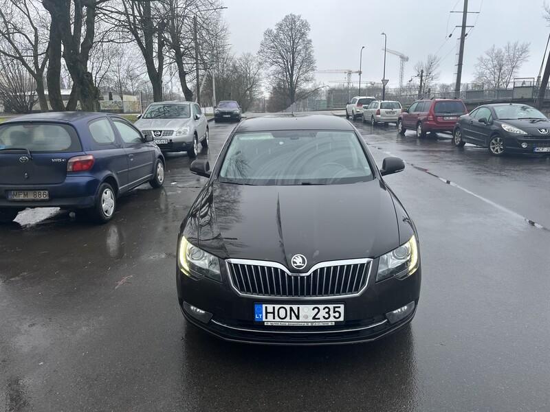 Photo 3 - Skoda Superb 2015 y Sedan