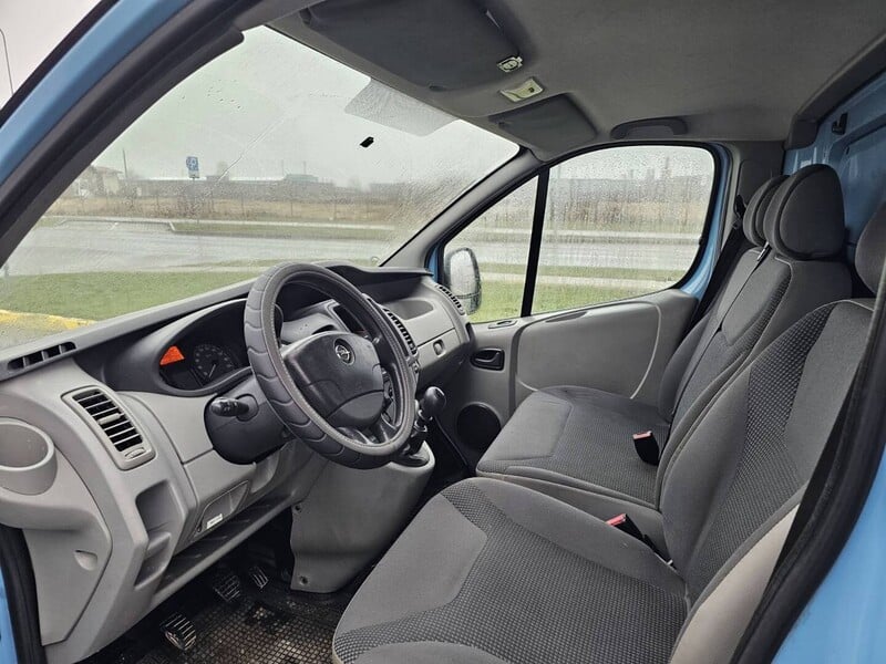 Photo 10 - Opel Vivaro 2012 y Heavy minibus