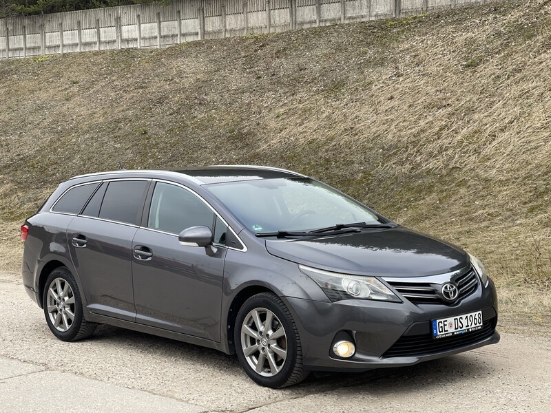 Фотография 2 - Toyota Avensis 2013 г Универсал