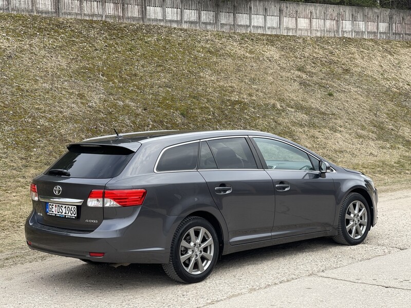 Фотография 5 - Toyota Avensis 2013 г Универсал