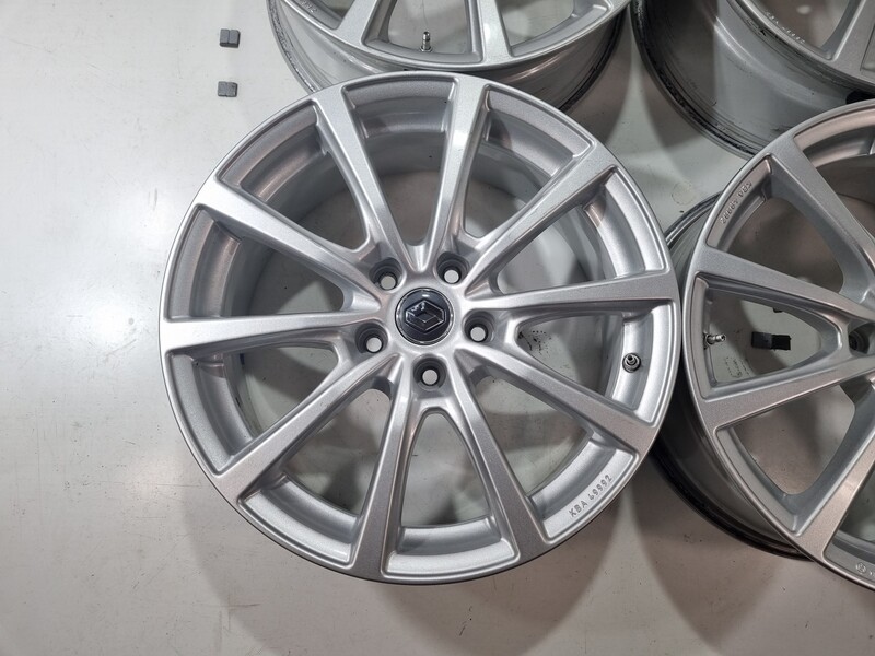 Photo 4 - Renault R18 light alloy R18 rims