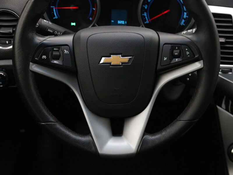 Фотография 18 - Chevrolet Cruze 2012 г Хэтчбек