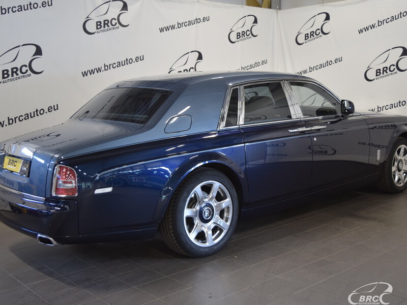 Фотография 2 - Rolls-Royce Phantom 2016 г Хэтчбек