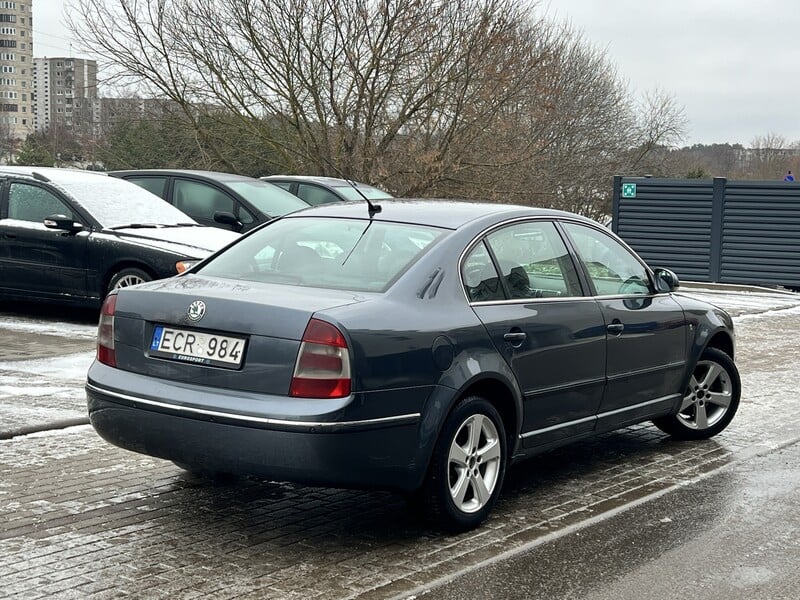 Photo 4 - Skoda Superb 2007 y Sedan