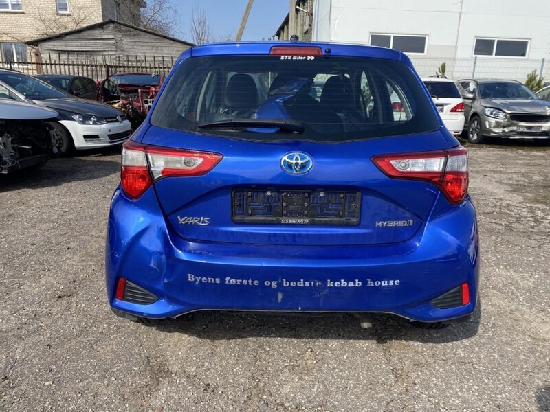 Фотография 6 - Toyota Yaris 2018 г Хэтчбек