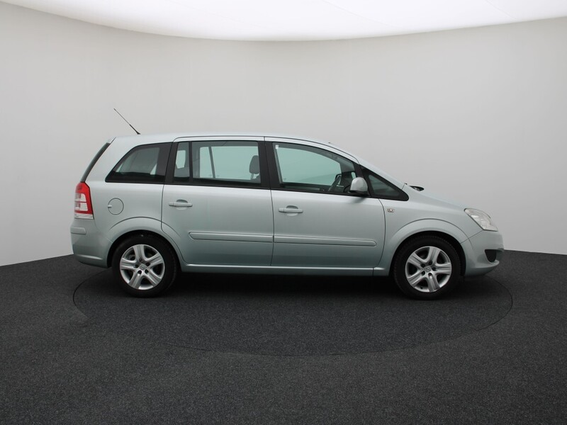 Photo 9 - Opel Zafira 2010 y Van