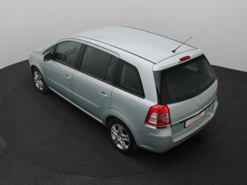 Photo 12 - Opel Zafira 2010 y Van