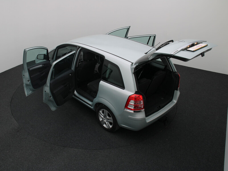 Photo 13 - Opel Zafira 2010 y Van