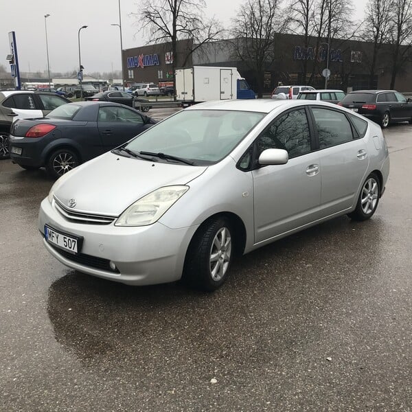 Photo 1 - Toyota Prius 2004 y Hatchback