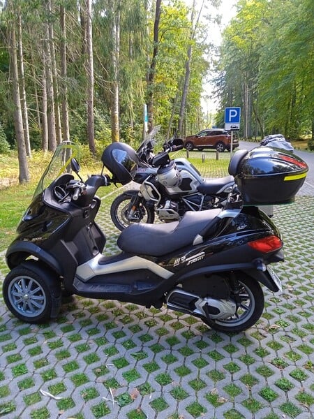 Photo 6 - Piaggio MP-3 2011 y Three-wheel motorcycle