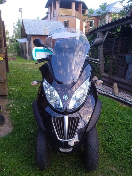 Photo 5 - Piaggio MP-3 2011 y Three-wheel motorcycle