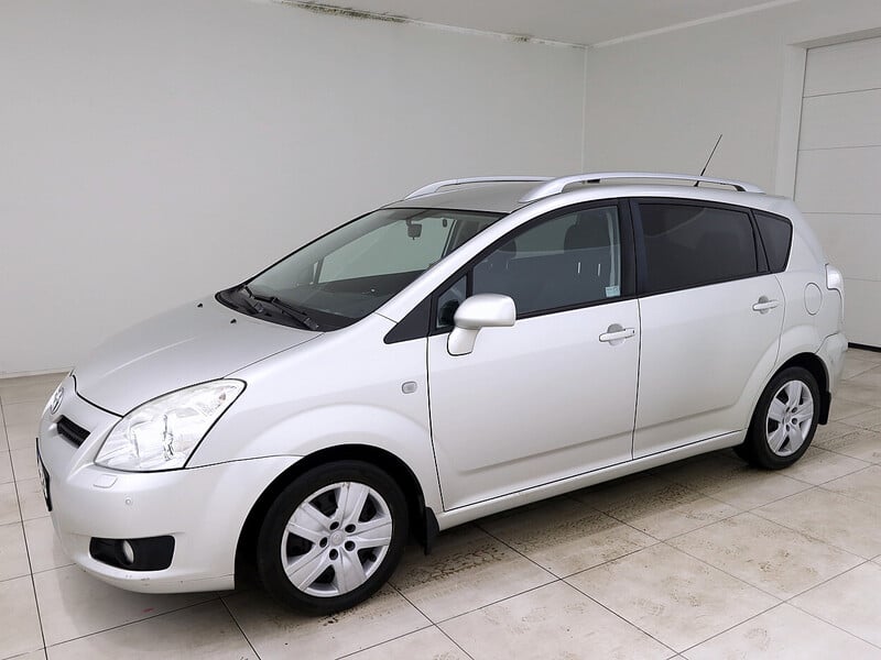 Photo 2 - Toyota Corolla Verso 2008 y Van