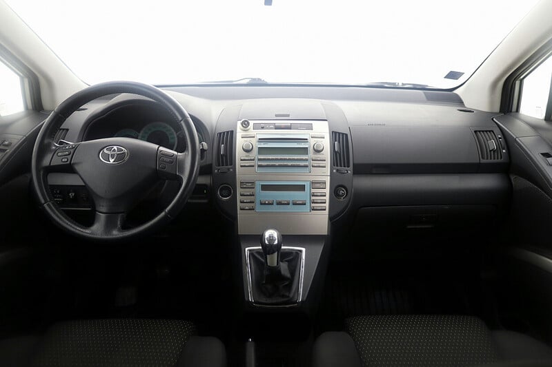 Photo 5 - Toyota Corolla Verso 2008 y Van