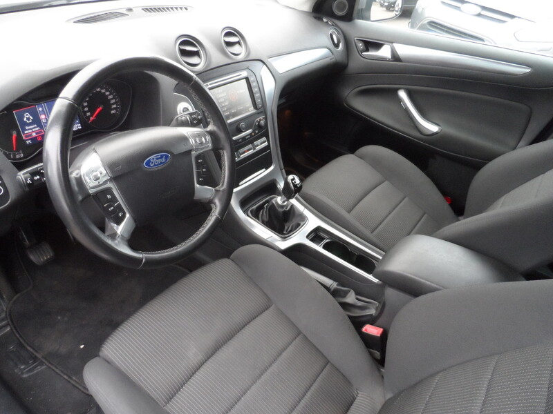 Photo 9 - Ford Mondeo 2012 y Hatchback