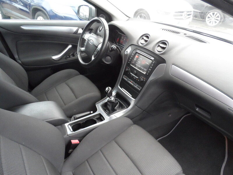 Photo 12 - Ford Mondeo 2012 y Hatchback