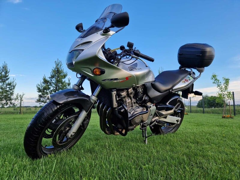 Nuotrauka 1 - Honda Hornet 2001 m Klasikinis / Streetbike motociklas