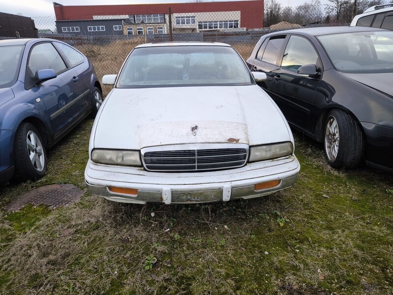 Фотография 1 - Buick Regal 1994 г Седан