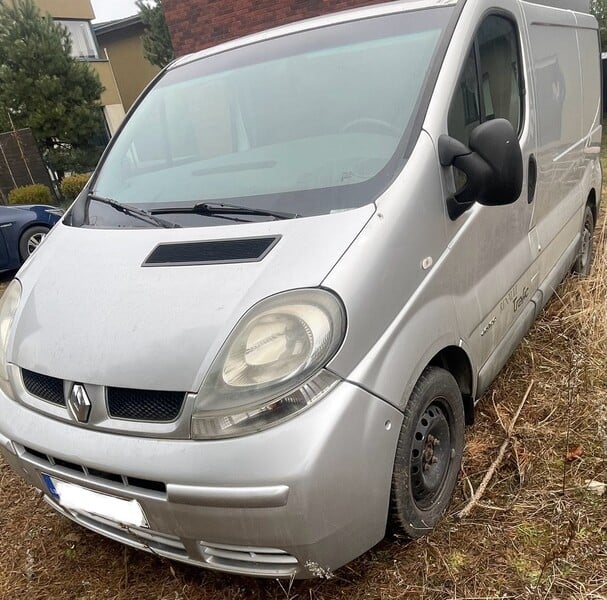 Photo 1 - Renault Trafic 2005 y Heavy minibus