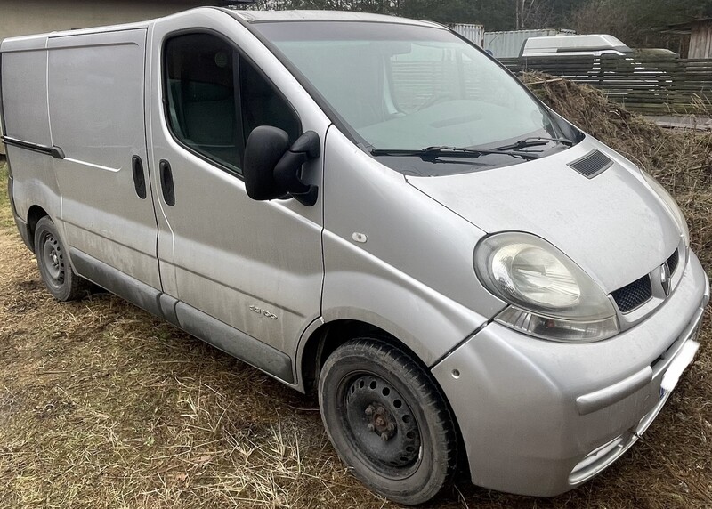 Photo 2 - Renault Trafic 2005 y Heavy minibus