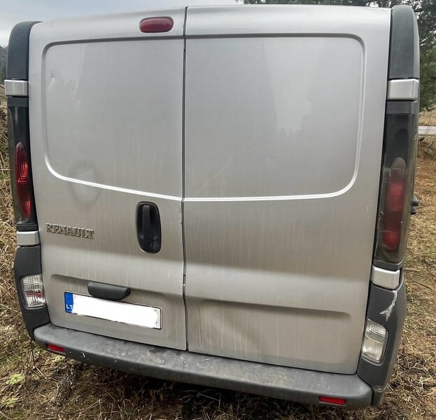 Photo 4 - Renault Trafic 2005 y Heavy minibus