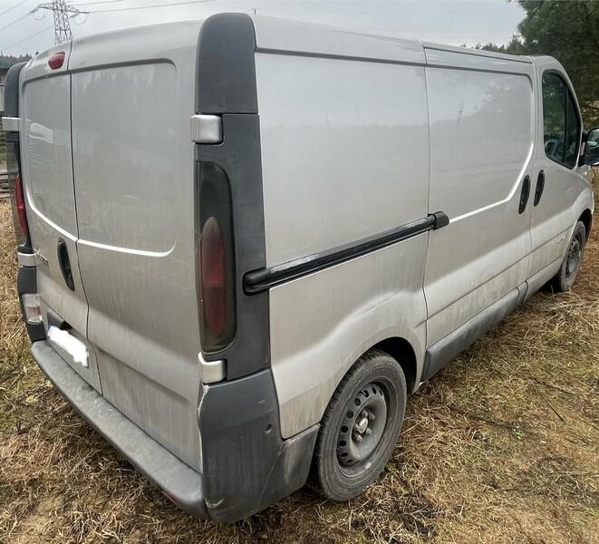 Photo 5 - Renault Trafic 2005 y Heavy minibus