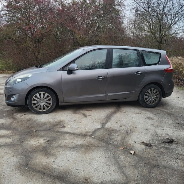 Photo 1 - Renault Grand Scenic 2011 y Van