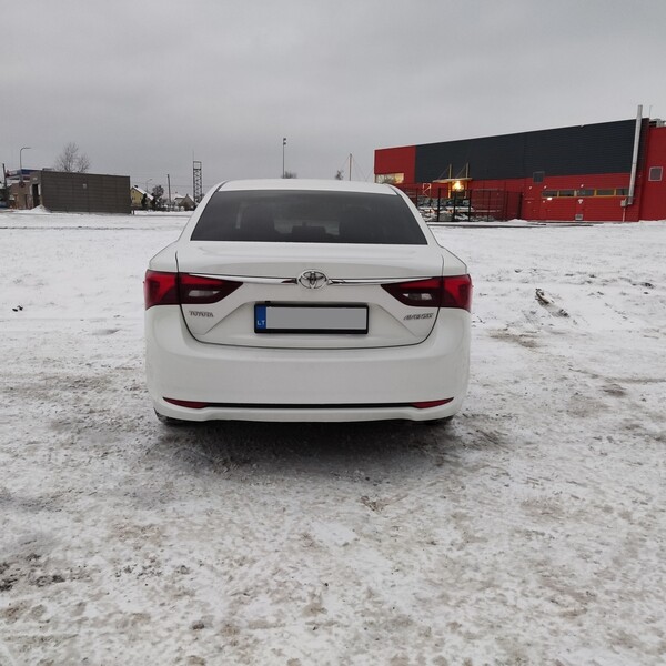 Photo 2 - Toyota Avensis 2015 y Sedan