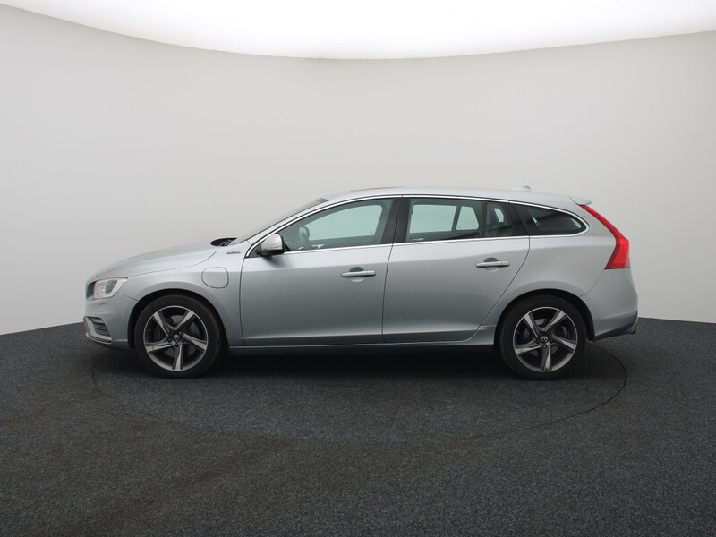 Фотография 6 - Volvo V60 2015 г Универсал