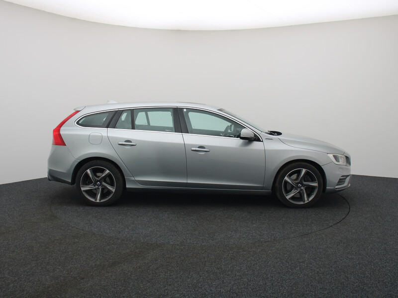 Фотография 9 - Volvo V60 2015 г Универсал