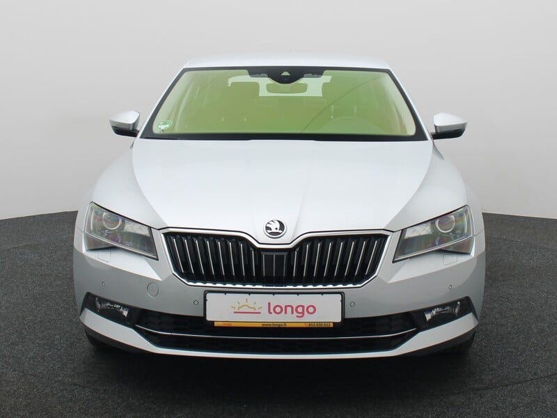 Photo 3 - Skoda Superb 2019 y Sedan