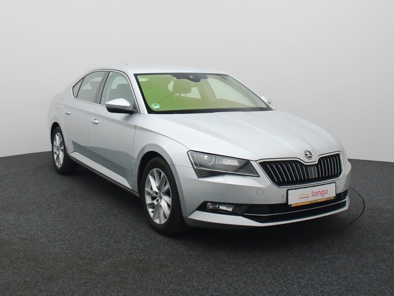 Photo 10 - Skoda Superb 2019 y Sedan