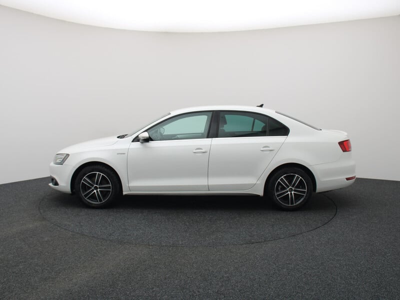 Photo 6 - Volkswagen Jetta 2013 y Sedan