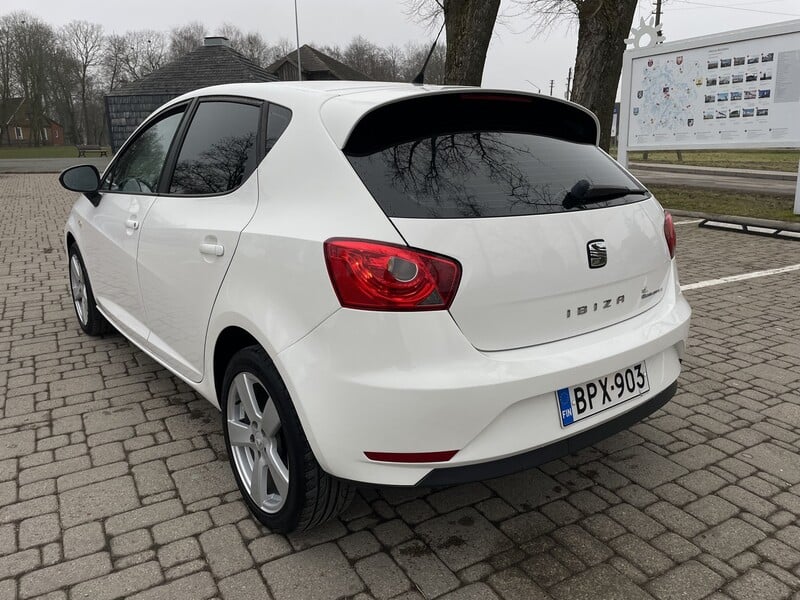 Фотография 6 - Seat Ibiza 2013 г Хэтчбек