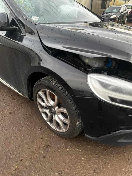 Photo 2 - Volvo V40 2017 y parts