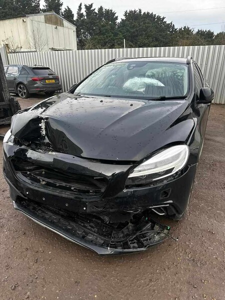 Photo 3 - Volvo V40 2017 y parts