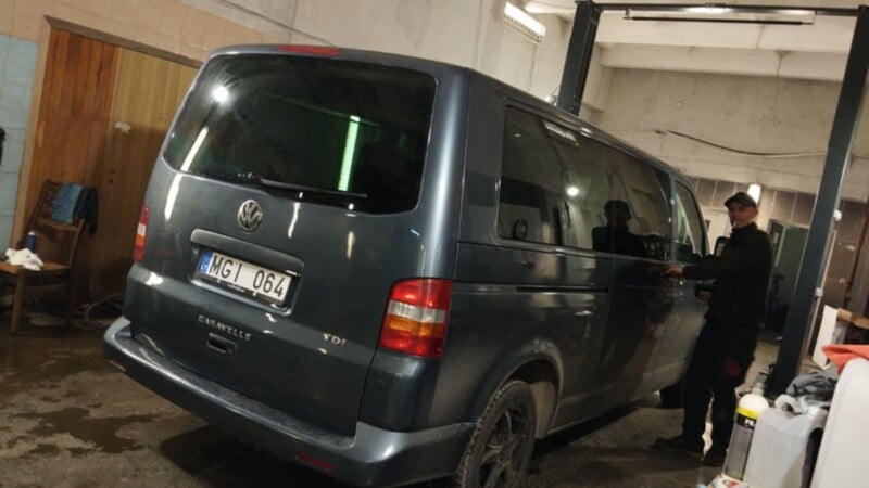 Photo 2 - Volkswagen Caravelle 2009 y Minibus